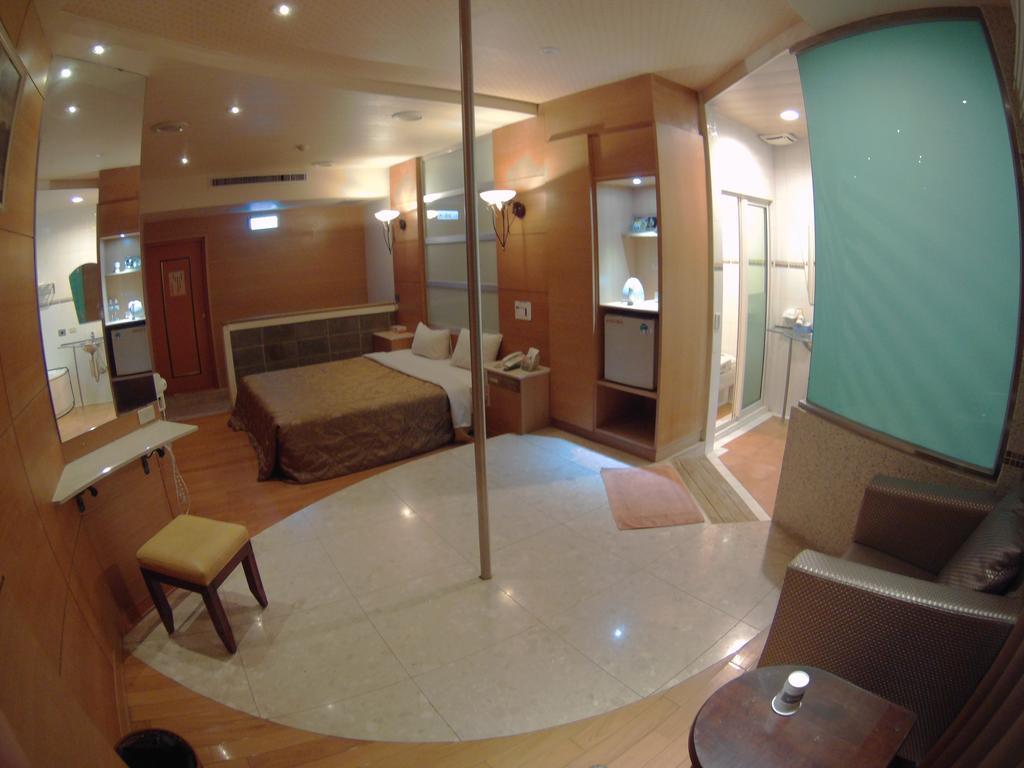 Changsing Business Motel Tainan Exteriör bild