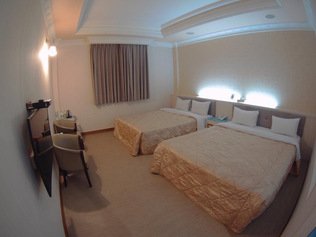 Changsing Business Motel Tainan Exteriör bild
