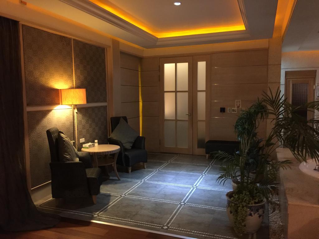 Changsing Business Motel Tainan Exteriör bild
