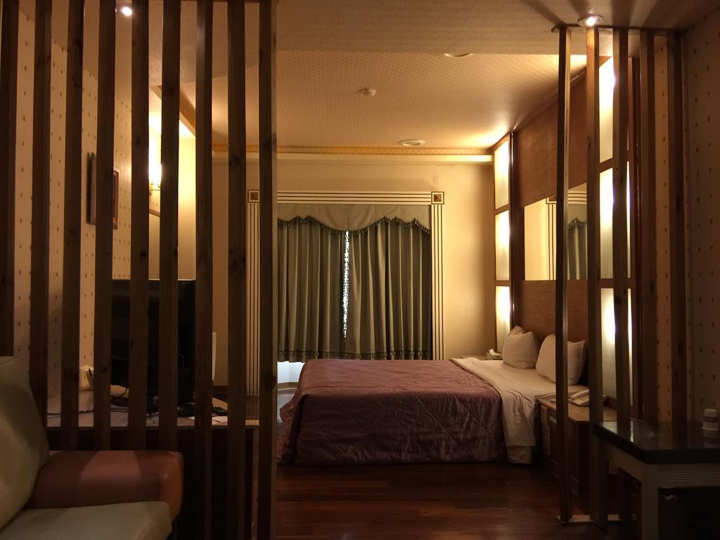 Changsing Business Motel Tainan Exteriör bild