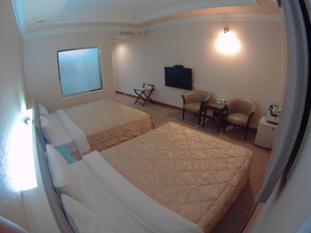 Changsing Business Motel Tainan Exteriör bild
